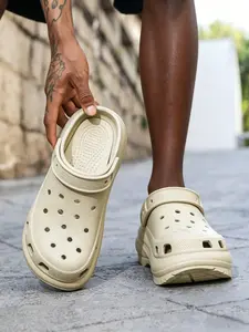 1 Pair Unisex Thick-Sole Clogs | Y2K Style | One-Piece EVA + Adjustable Heel Strap | For Daily Commute / Outdoor / Beach & Pool