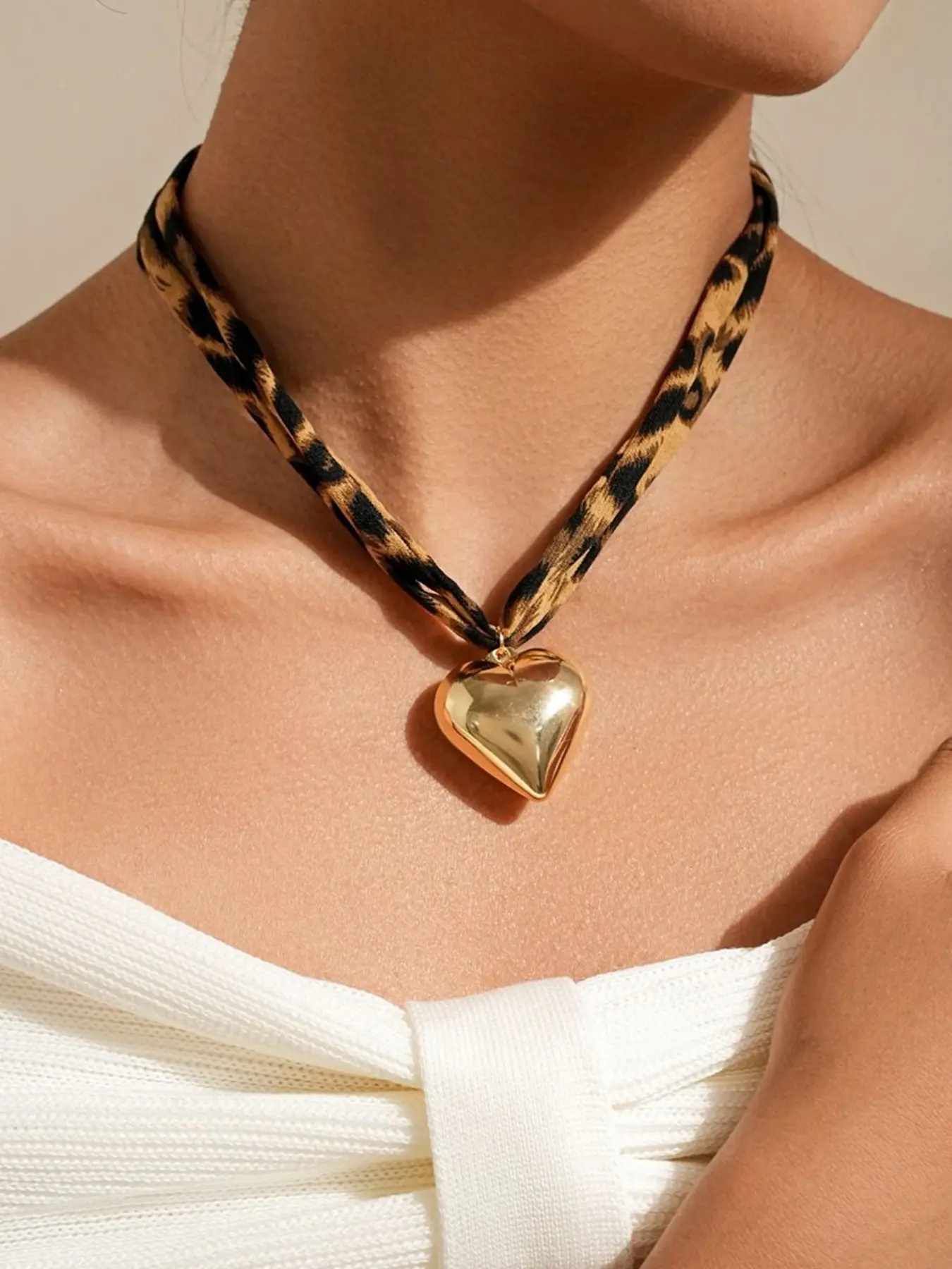 Fashionable Sexy Leopard Print Style Heart Necklace, Trendy Cool Fabric Jewelry for Stylish Women, Perfect Gift for Any Occasion, Heart Design Necklace