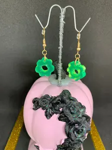 Resin flower earrings green