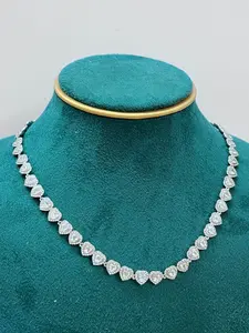 The hot-selling capsule love series full diamond necklace, a clavicle chain, is a light luxury fashion style, suitable for daily wear, vacation dates, and other occasions. It is also an exquisite and surprising small gift, Love Heart Necklace