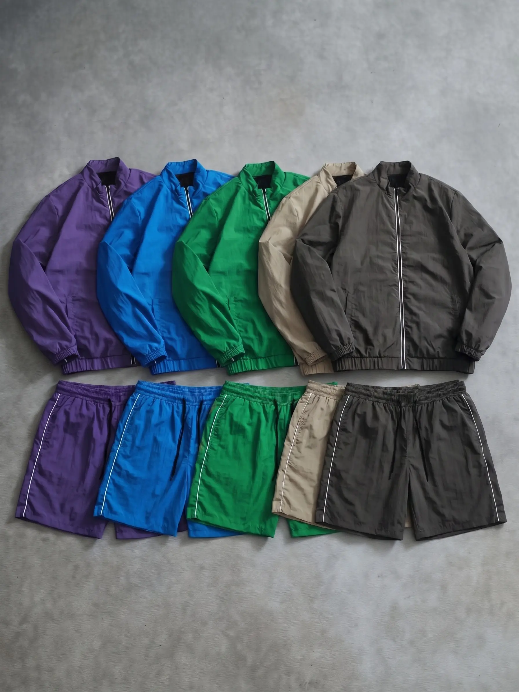 Men’s casual sports set, breathable windproof stand-collar jacket + casual shorts, suitable for hiking, rock climbing, and fishing; ideal for everyday workouts, running, and outdoor activities; solid color, minimalist design, quick-dry fabric.