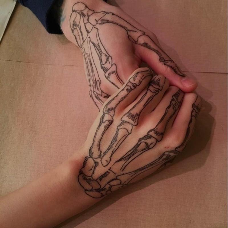 Halloween-Themed Skeleton Hand Temporary Tattoos – Easy & Spooky Body Decor