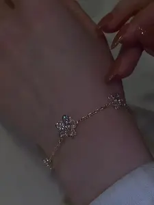 New Luxurious Style Delicate Fresh Look Synthetic Zircon Five-Leaf Flower Bracelet, Fashionable Bracelet, Elegant Fashion Accessory for Women, Fashion Jewelry Accessories, Stackable Bracelets, Trendy Bangles, Trendy Stack Bangle