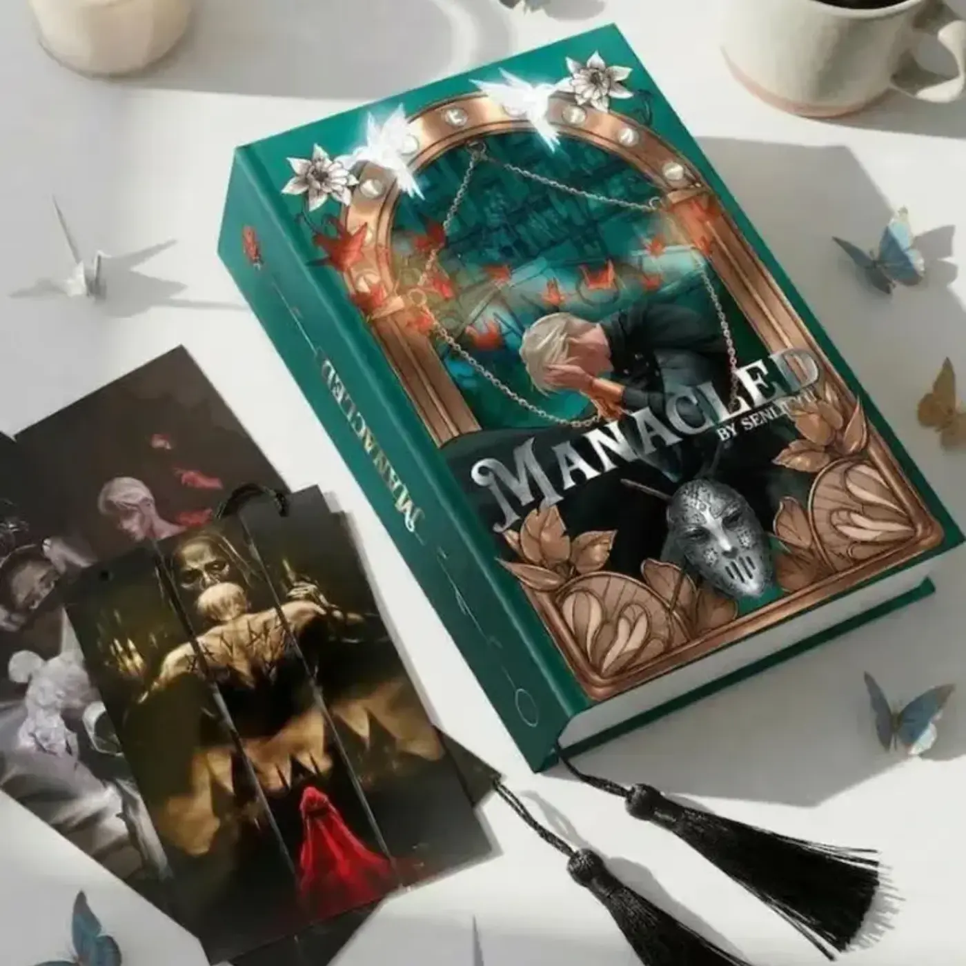 M@n@cled Hardcover Book, Illustrated Romantic Fanfiction, Collector Edition, Bookmark Gift Set
