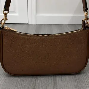 Brown Character Shoulder Bag – Gold-Tone Chain Strap – Luxury Style