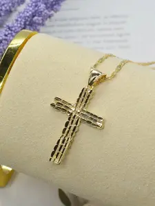 Unisex Tarnish-Proof Gold Traditional Cross Pendant Necklace - Elegant Copper Alloy Christian Jewelry, Casual Everyday Wear Gift for Birthday, Anniversary (Hutch Luxury Costume)