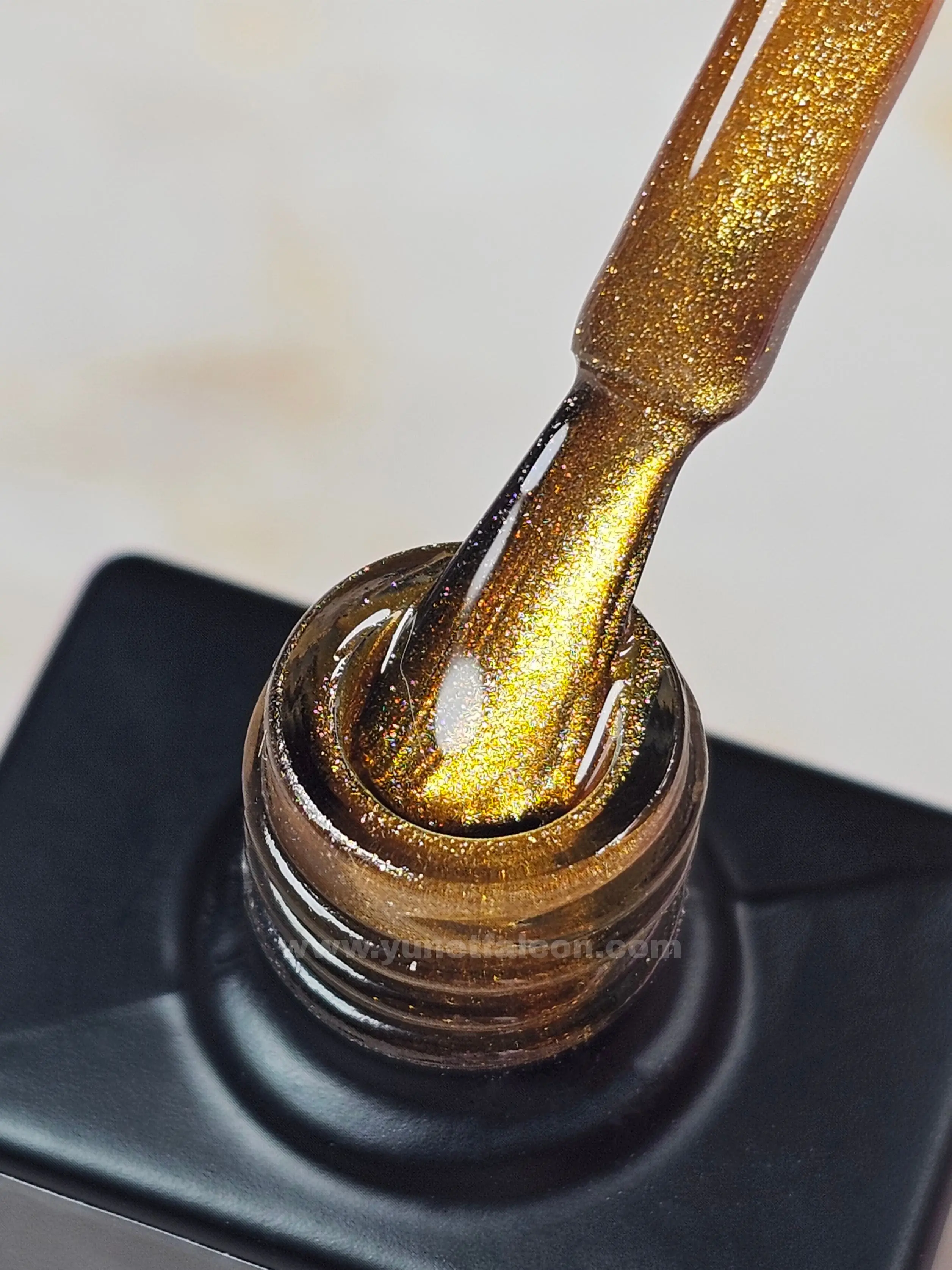 Universal Gold Cat Eye
