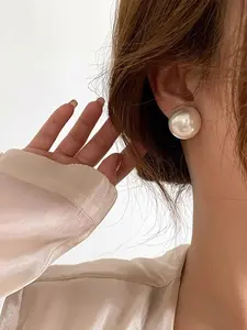 2 Pcs Oversized Pearl Earrings, Bold Fake Pearl Studs for Women, Fashion Earring, Perfect Gift for Mother's Day and Valentine's Day, Pearls Earrings