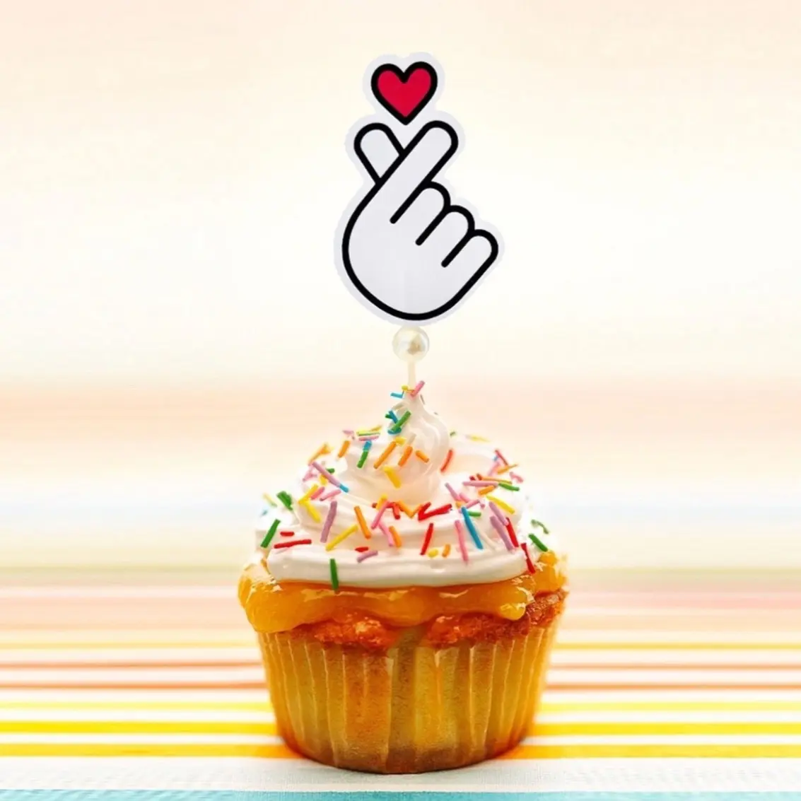 Set of 12 Korean Finger Heart Cupcake topper K-pop Finger Heart Saranghae Topper Heart Hands Cupcake topper Korean I Love You Topper