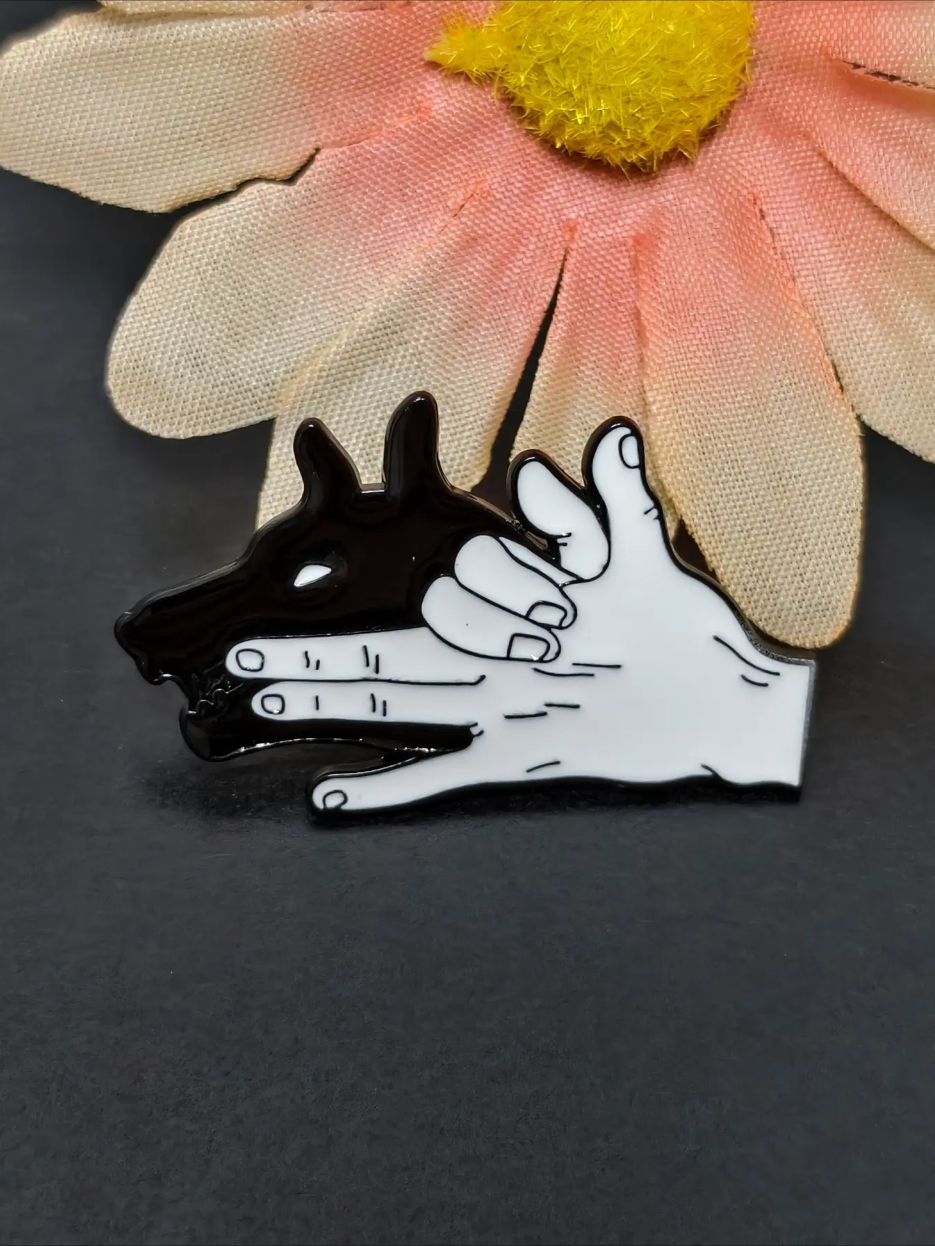 Hand Shadow Wolf Enamel Pin, Black & White Silhouette Brooch, Retro Shadow Play Lapel Badge Nostalgic Shadow Play Pin Gift for Fans of Retro & Whimsical Art, Brooch Pins