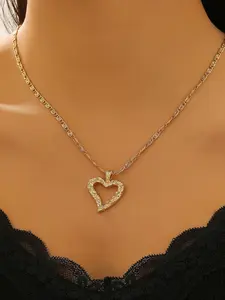 A fashionable and exquisite heart-shaped necklace, Fashion Jewelry, suitable for daily wear, vacation and dating occasions, and also a surprising and exquisite small gift