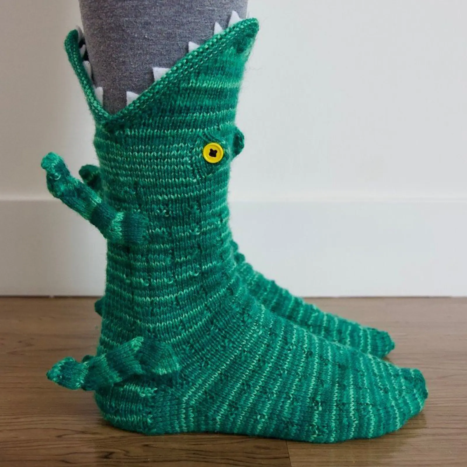Novelty Crocodile Socks, Unisex Knit Cartoon Mid-Tube Hosiery with Textured Details and a Flexible Fit - Fun Christmas Gift, Expandable, Menswear, Animal