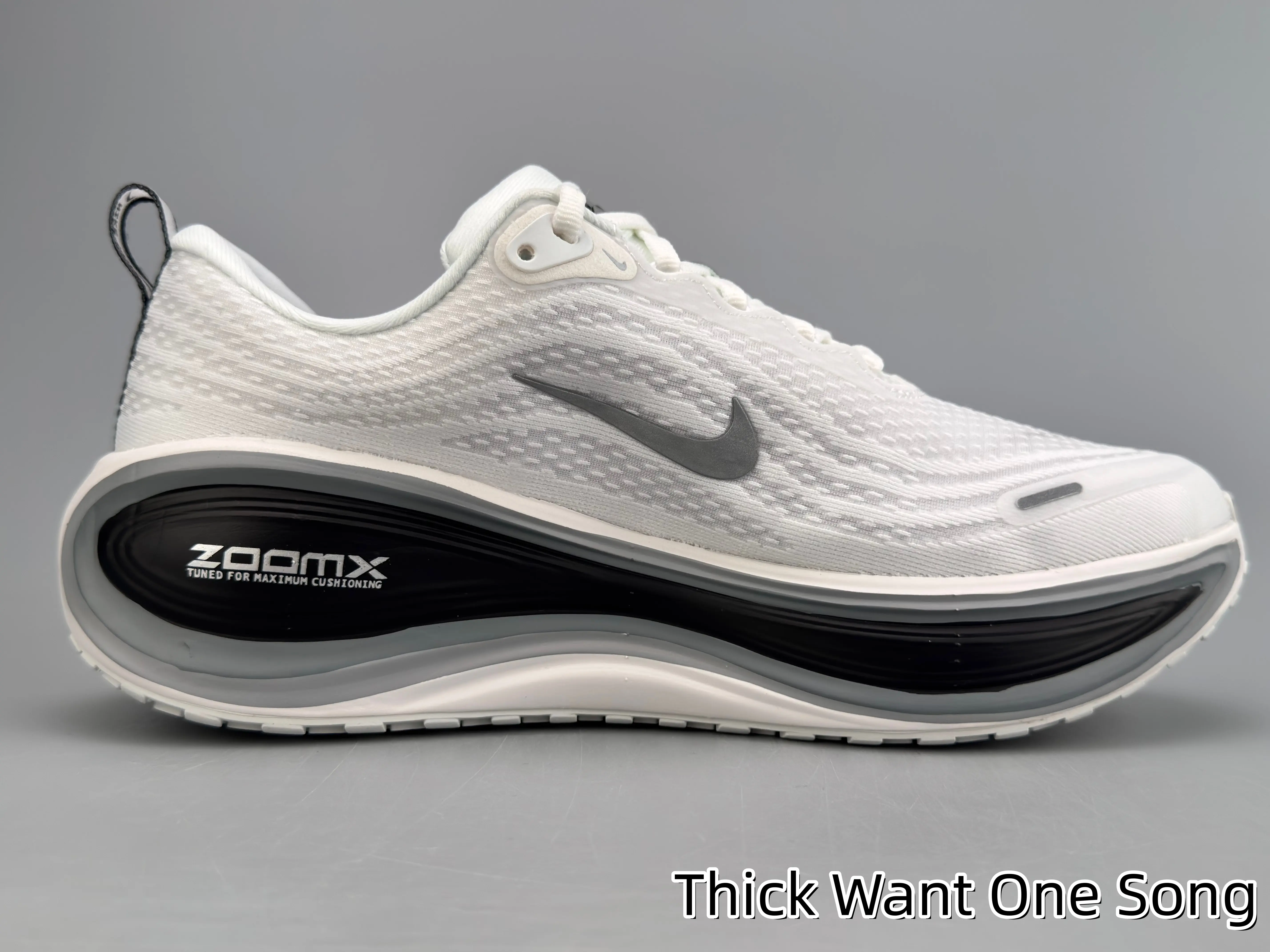 Lightweight White Grey Training Trainers, Air-Permeable Woven Fabric Upper, Soft Rebound Thick Platform Sole, Grippy Traction Rubber Bottom, Suitable for Marathon & City Casual Wear, Prevents Sweaty Stuffy Feet Discomfort