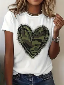 Women's Camouflage Heart Graphic T-Shirt Casual Short Sleeve Tee Spring Summer Fashion Top Comfortable Fit Trendy Streetwear Style