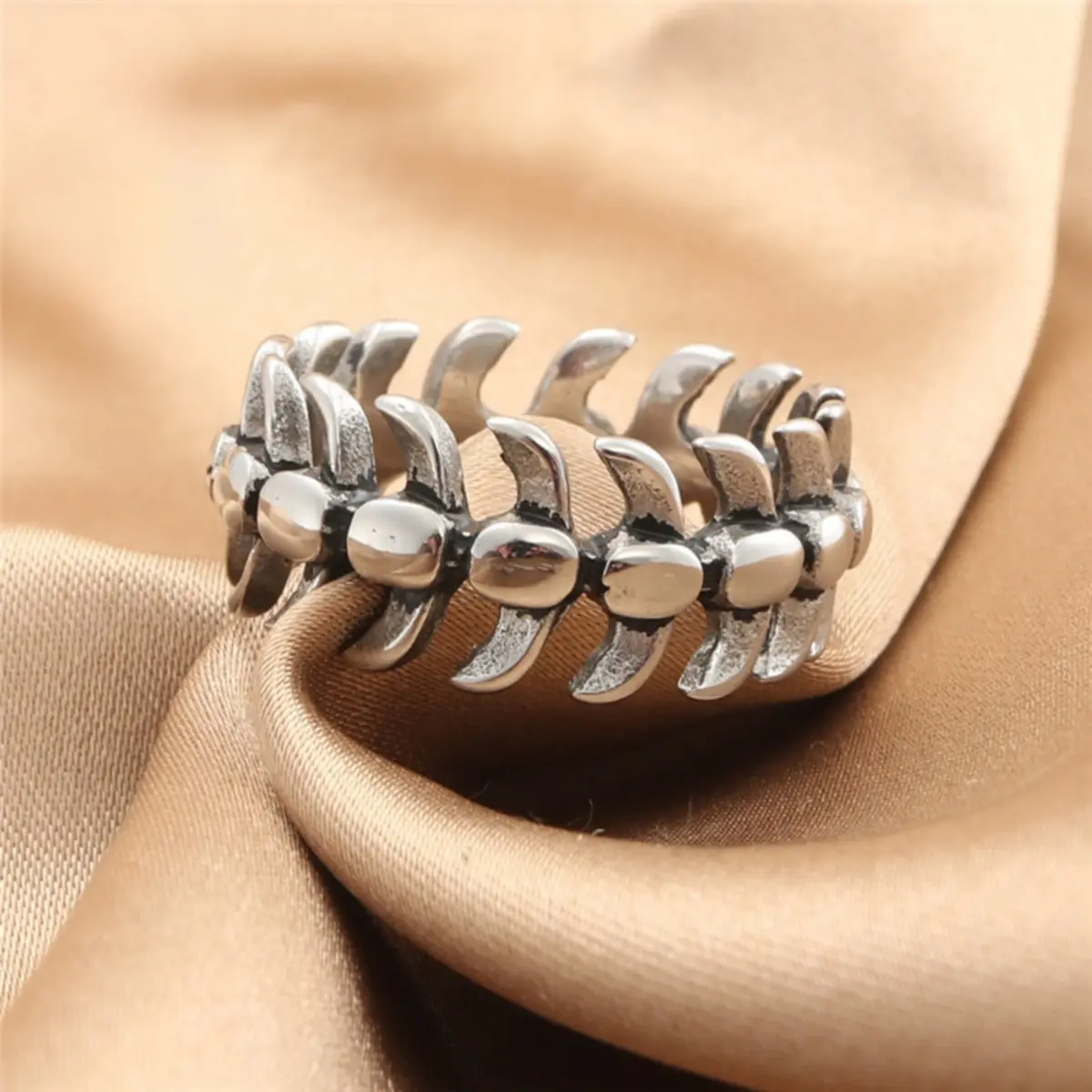 Men's Funk Punk Retro Centipede Skeleton Anti-Rust Stainless Steel Gothic Ring - Alternative Artistic, Dark Gothic, Costume Jewelry Accessory, Goth Rings, Funk Punk Rings