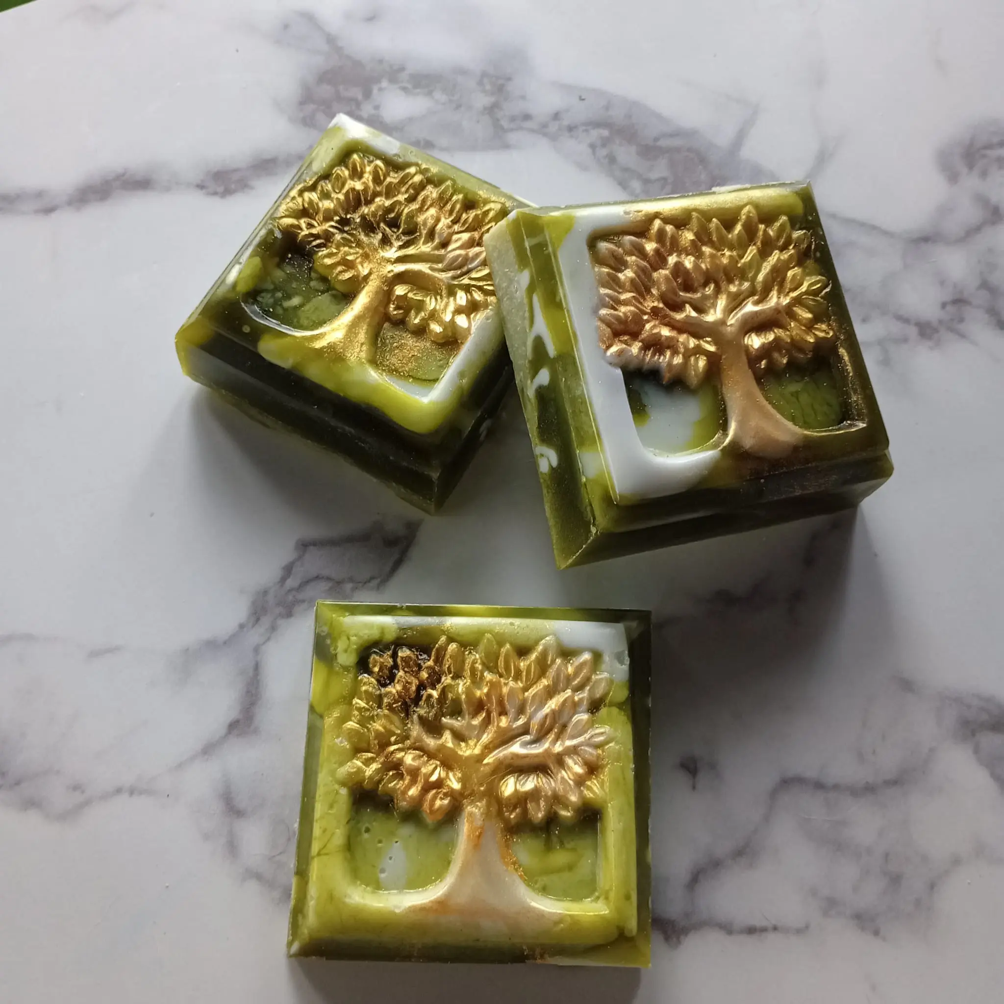 NaturaLux Solid Shampoo, Nourishing Moringa Oil Formula for Deep Hydration, Eco-Friendly Daily Haircare for All Hair Types, Unisex Beauty Products, Plastic, Moisture, Foam, 100G, Botanical, Bar, Daily Use, Luxury, Gentle