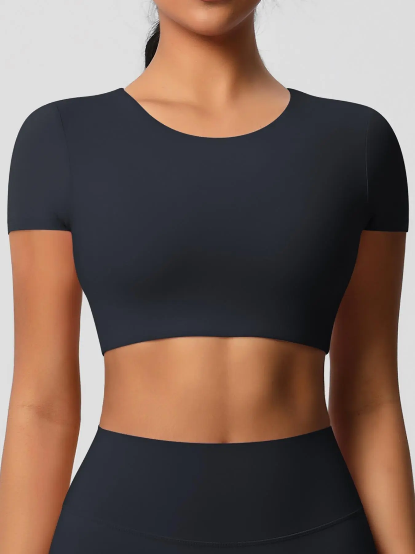 Women's Solid Round Neck Crop Sports Tee, Casual Short Sleeve Crew Neck T-Shirt for Daily Outdoor Wear, Ladies Sportswear Casual Workout Tops for All Seasons