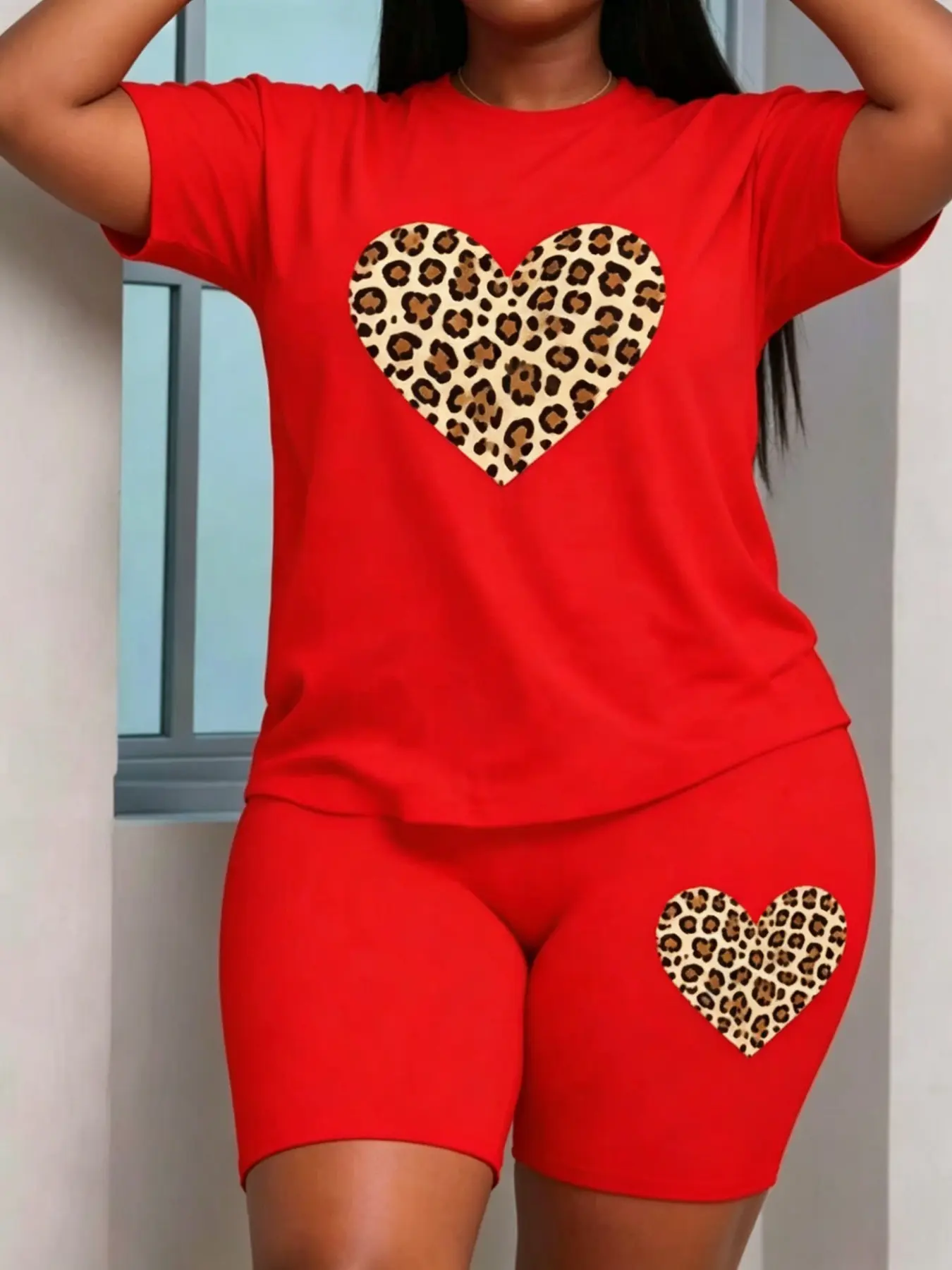 Women's Elegant Matching 2-Piece Set, Womenswear, Short Sleeve Round Neck Top + Shorts, Solid Color, Heart Print, Casual Daily Home Workout