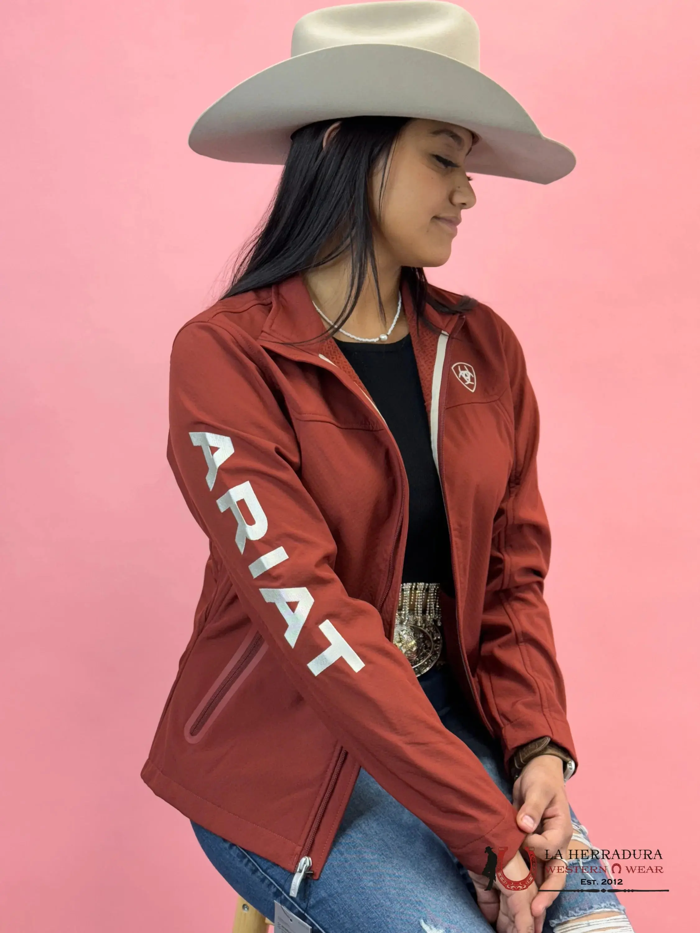 ARIAT Fired Brick Team Jacket with Comfortable Fit, Collar, Pockets, and Softshell Design for Women's Outerwear
