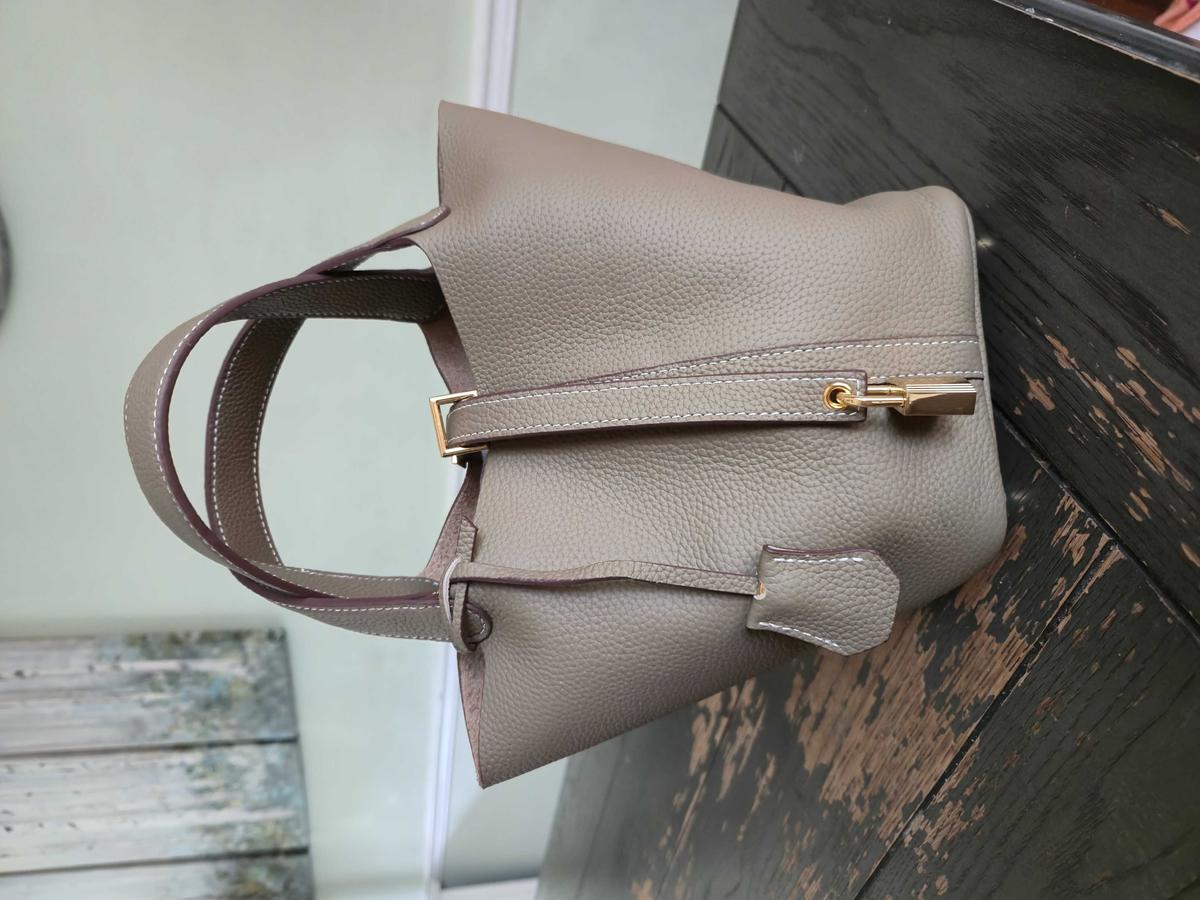 Item: Brown, one-size