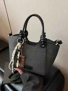 woven basket bag, knotted handle design, metal chain pendant, women's bag, Casual trendy handbag, can be used as a handbag or crossbody tote bag, simple and compact, a must-have for daily commuting and taking photos