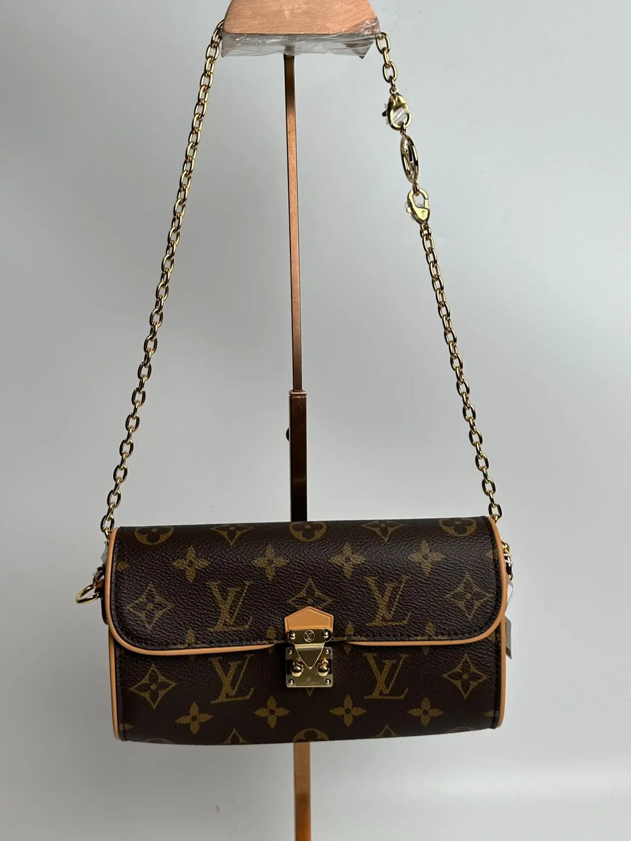 Pre-owned Louis Vuitton leather Crossbody Bags LV camille【Senza 2】