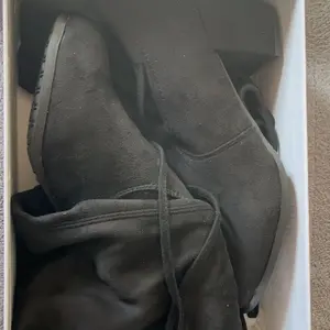 review image 0