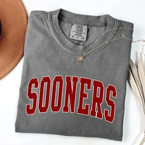 Comfort Colors Vintage Sooners T-shirt, Retro Football Graphic Tee, Sporty Tshirt, Game Day Outfit, Collegiate Style Tee, Casual Streetwear Top