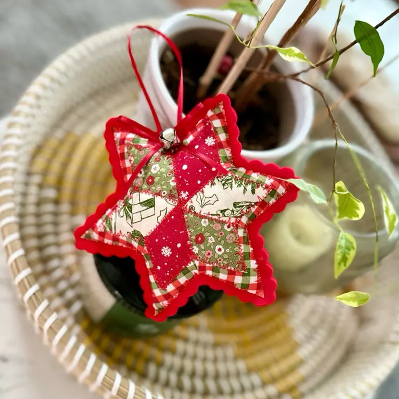 Patchwork Stuffed Christmas star ornaments-classic green & Red