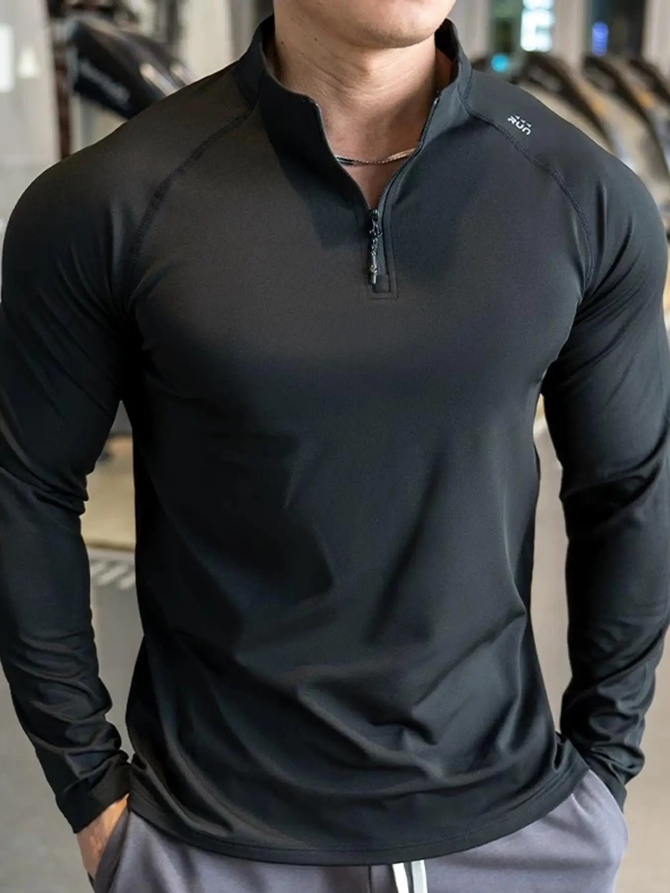 Men's Solid Half Zip Thumb Hole Design Sports Tee, Regular Fit Breathable Long Sleeve T-shirt for Gym Workout Running, Casual Comfy Men's Top for Summ