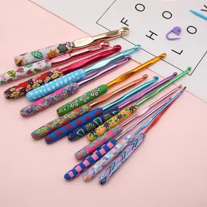 Random Color Crochet Hook Set, Comfortable Grip Crochet Hook, DIY Supplies for Sweaters, Socks, Scarves, Gloves, Ideal for Beginners and Enthusiasts, Crochet Items