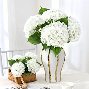 2pcs simulation hydrangea, batch simulation bouquet, latex material is not easy to fade, suitable for home decoration, party and wedding table decoration.