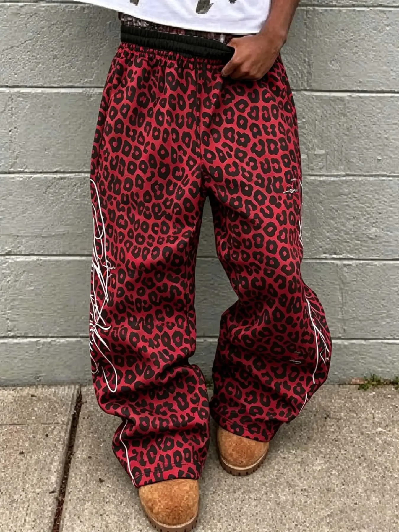 2026 TikTok Viral Red Leopard Print Baggy Pants for Men, Y2K Streetwear Wide Leg Sweatpants, Retro Graffiti Graphic Oversized Joggers, Elastic Waist Casual Track Pants, Bold Hip Hop Street Style, Comfy Daily Wear, Casual Fashion Loose, Loose Casual Style
