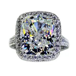 Grand fashion, noble and luxurious with jeweled rings Large zircon  makes rectangular rings
