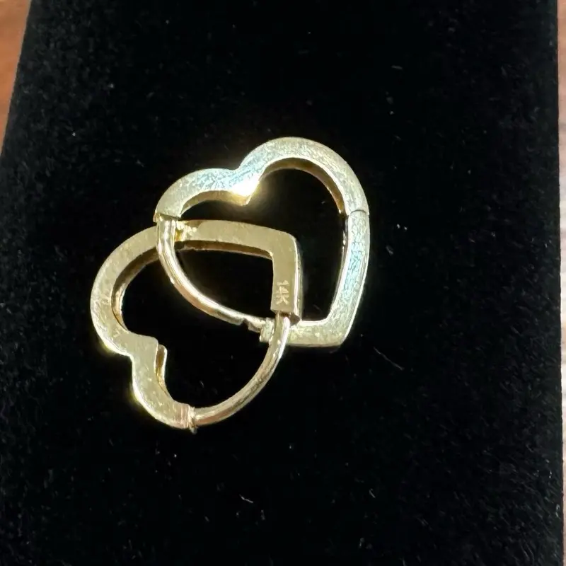 Arracadas de corazón en oro 14k
