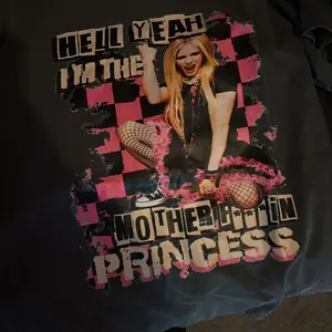 Avril Lavigne Hell yeah I’m the mother f___in princess washed vintage t-shirt  Tshirt - Sweatshirt - Hoodie