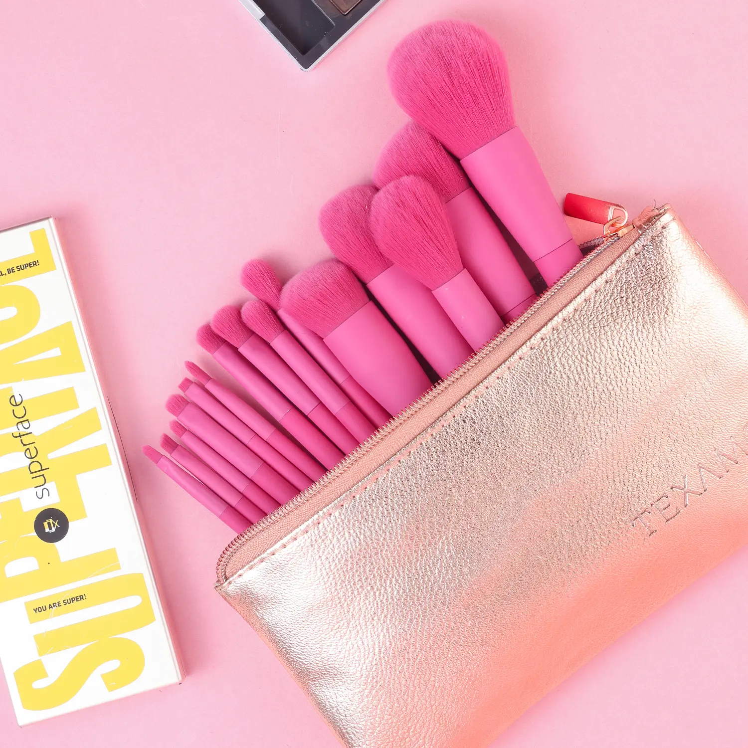 TEXAMO x SheHas Makeup Brush Set 15 Piece Quality Makeup Brushes Premium Synthetic Make Up Brushes for lip Eye shadow Foundation Powder Blush Highlighter Concealer Makeup Brush Kit for Travel Hot Pink with Two-piece foundation shovel set