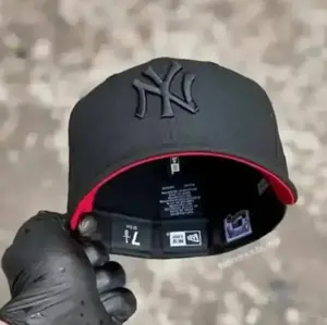 New Era MLB 59FIFTY Fitted Hat NY Yankees LA Dodgers Red Cap Size 7 1/4, Flat Brim, Urban Style – Baseball Hat for Men Women, Unisex Streetwear Sombrero, Adjustable Trucker Style, Urban Fashion USA 2026, Retro Vintage Sport Look, TikTok Trend
