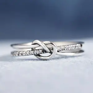 Girls' Fashion Knot Buckle Interlocked Ring - 1pc Synthetic Zirconia Oxide Inlay Jewelry - Eternal Love Symbol Promise Ring - Elegant Party Gift, Interlocked Rings