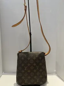 Pre-owned Louis Vuitton Leather Crossbody Bags L26011079 Musette Salsa Long