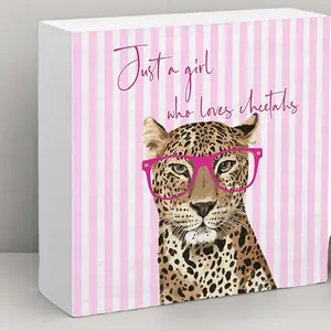 Preppy Pink Trendy Cheetah Wooden Box Sign Desk Decor, Leopard Print Room Decor, Just a Girl Who Loves Cheetahs Wood Signs for Girls Dorm Bedroom Desk Table Shelf Decorations, Desk Signage Decoration, 5x5 Inch