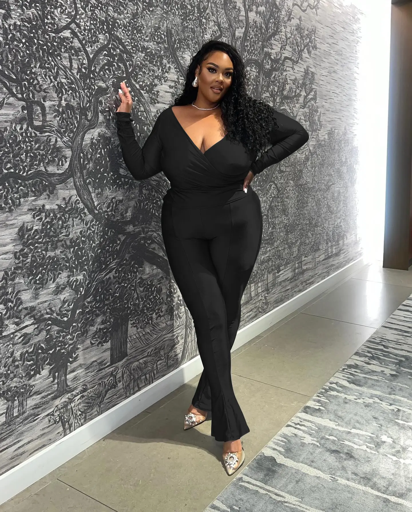 USBoutiqueCHIC Women's Plus Size Satin Lounge Set | Stretchy 2-Piece Outfit with Tops & Pants, Curve-Friendly Comfort Wear