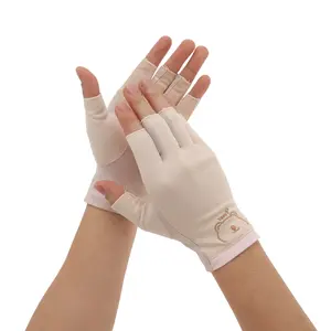 VOCOSTE Anti-slip Bears Manicure Gloves Beige 1 Pair