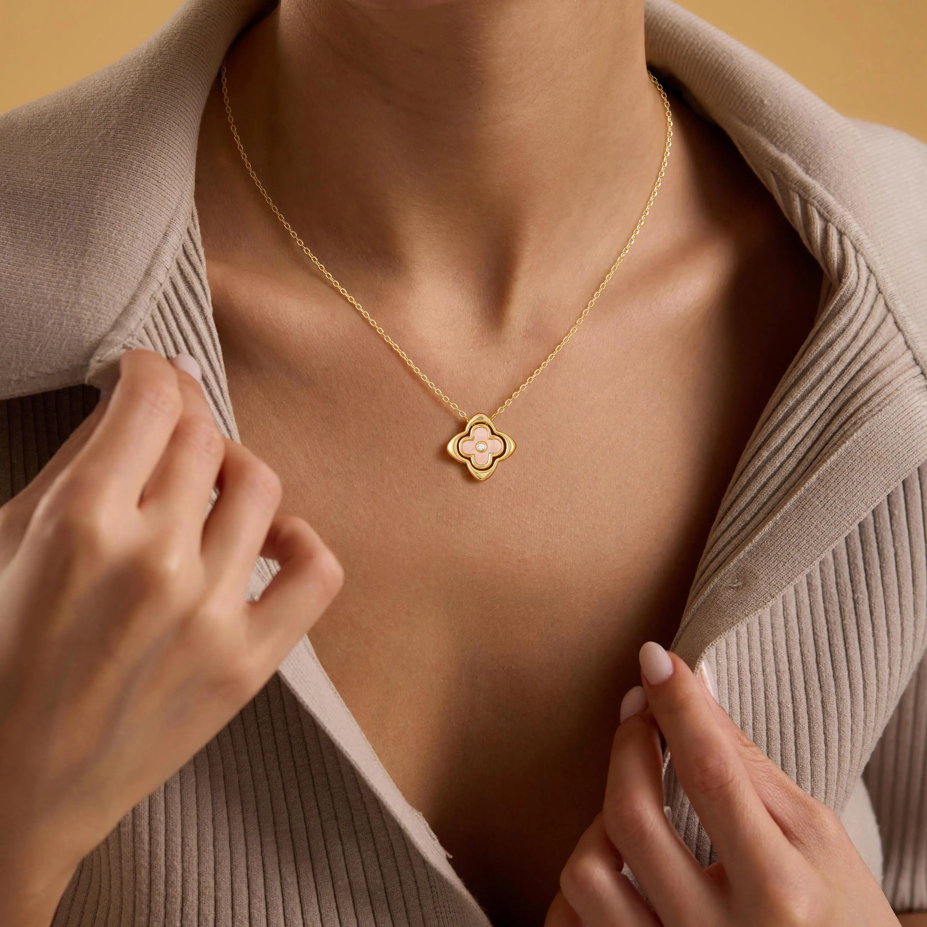 FREEKISS Gold Detachable Laser-Pattern Four-Leaf Clover Zircon Smooth Contour Pendant Necklace, Women's Jewelry Necklace, Detachable Necklace, Waterproof and Fade-Resistant, Fashion Jewelry Gift