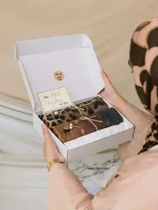 Women's Wide-Band Printed Headscarf Set, 2pcs Hijab + 2pcs Pearl Scarf Pins, Muslim Turbans, Sun Protection, Gift Box, All Seasons