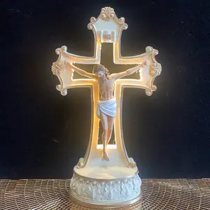 Cristo de pedestal con luz 12” - 049128