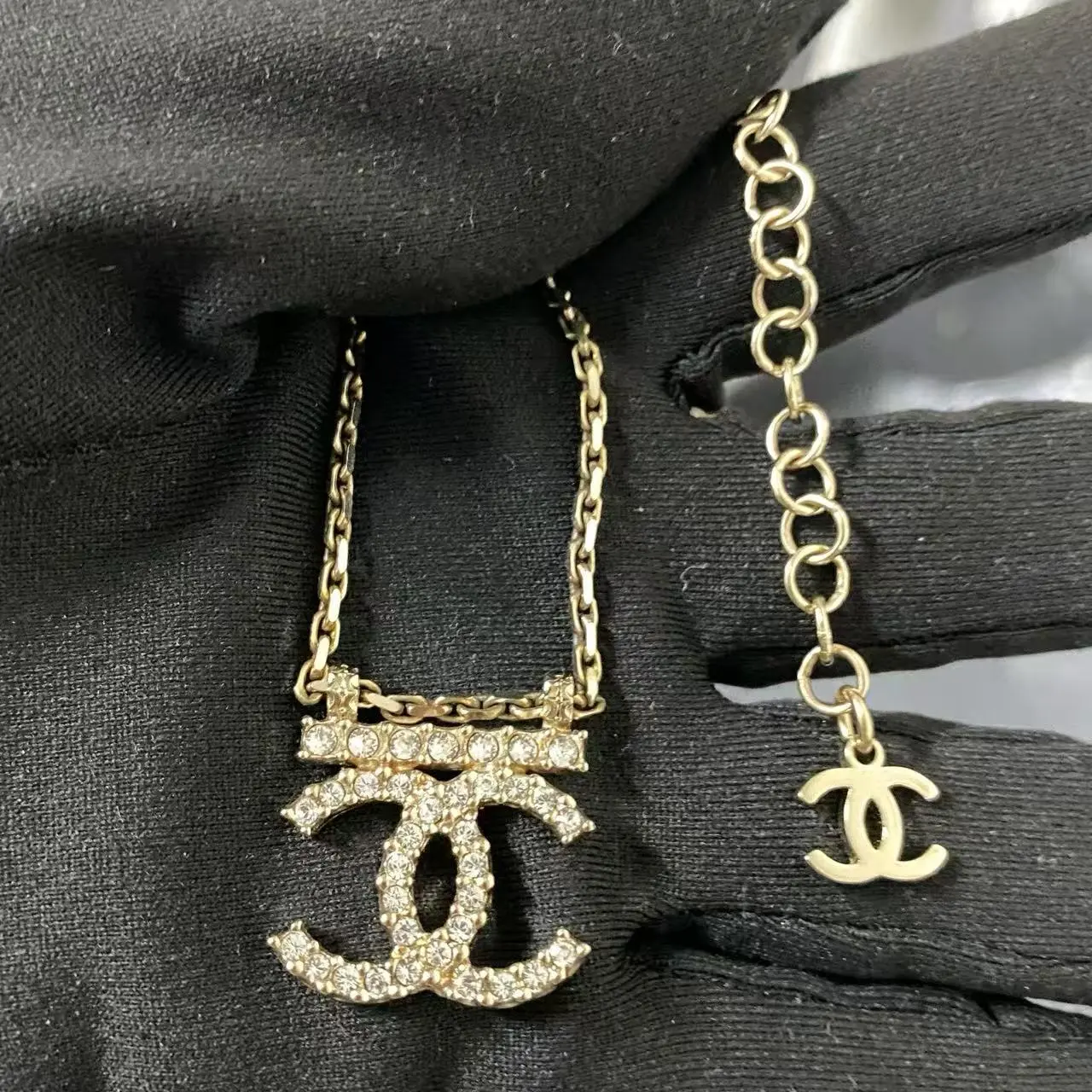 Pre-owned H1 Chanel Gold Double C Necklace with Rhinestones SM06280003