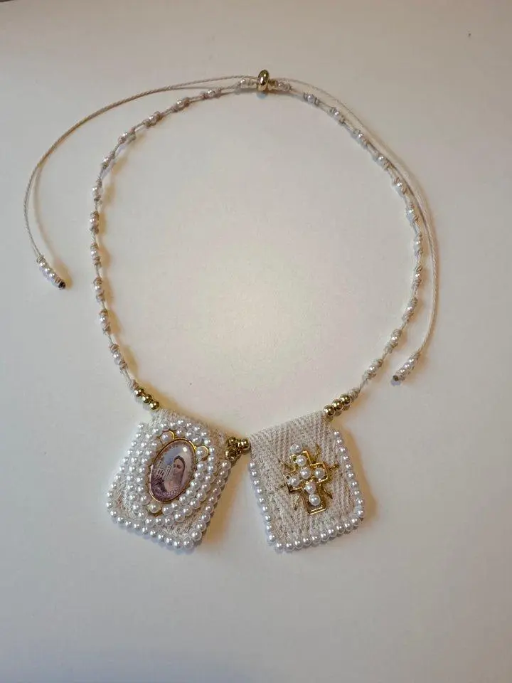 Collar ajustable Virgencita de La Paz