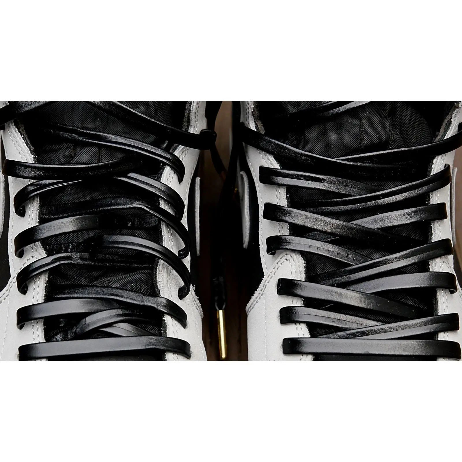 Luxury Leather Shoe Strings - Flat, 54/63 Inch, White/Black/Red, Silver/Gold Tips
