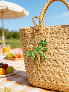 Handmade Coconut Tree Pendant with Shell and Starfish Elements, Bohemian Style, Woven Rattan, Ocean Alloy, Hawaii Style, Backpack Accessory